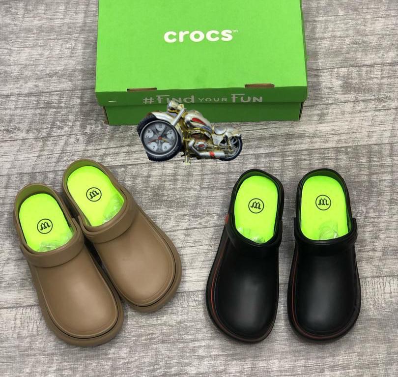 Crocs Classic Lined Clogs - Tan & Black